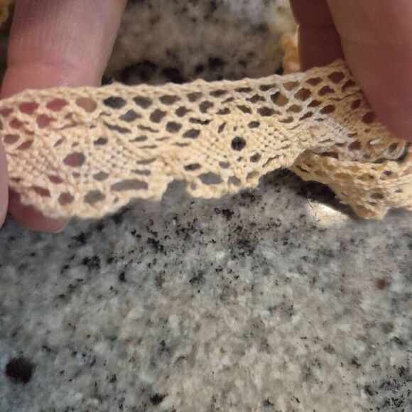 Lace, Crocheted Cotton Peach 3/4" wide x 7 yds - Picture 1 of 4